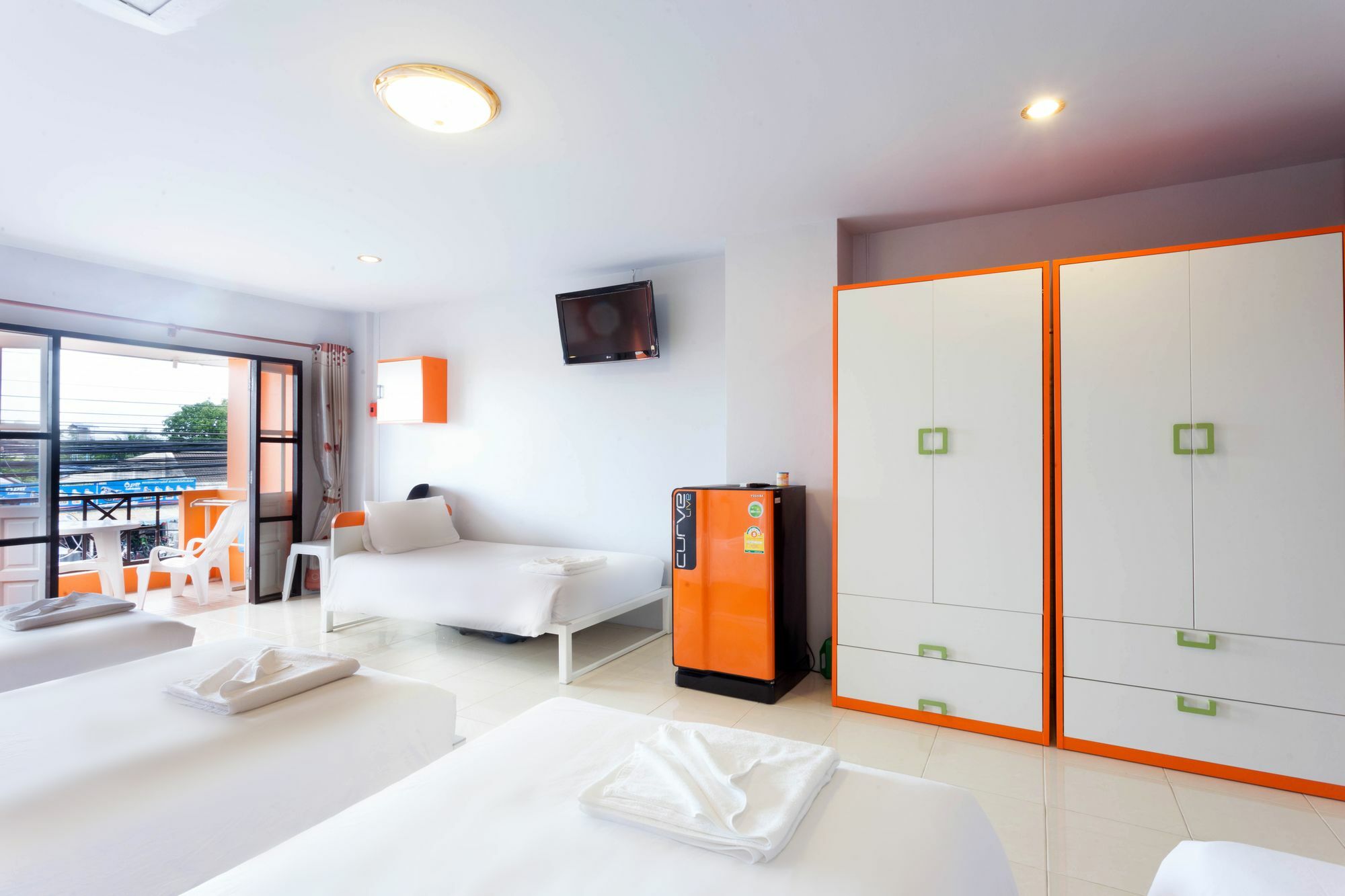Luna Guesthouse And Travel Rawai Екстериор снимка