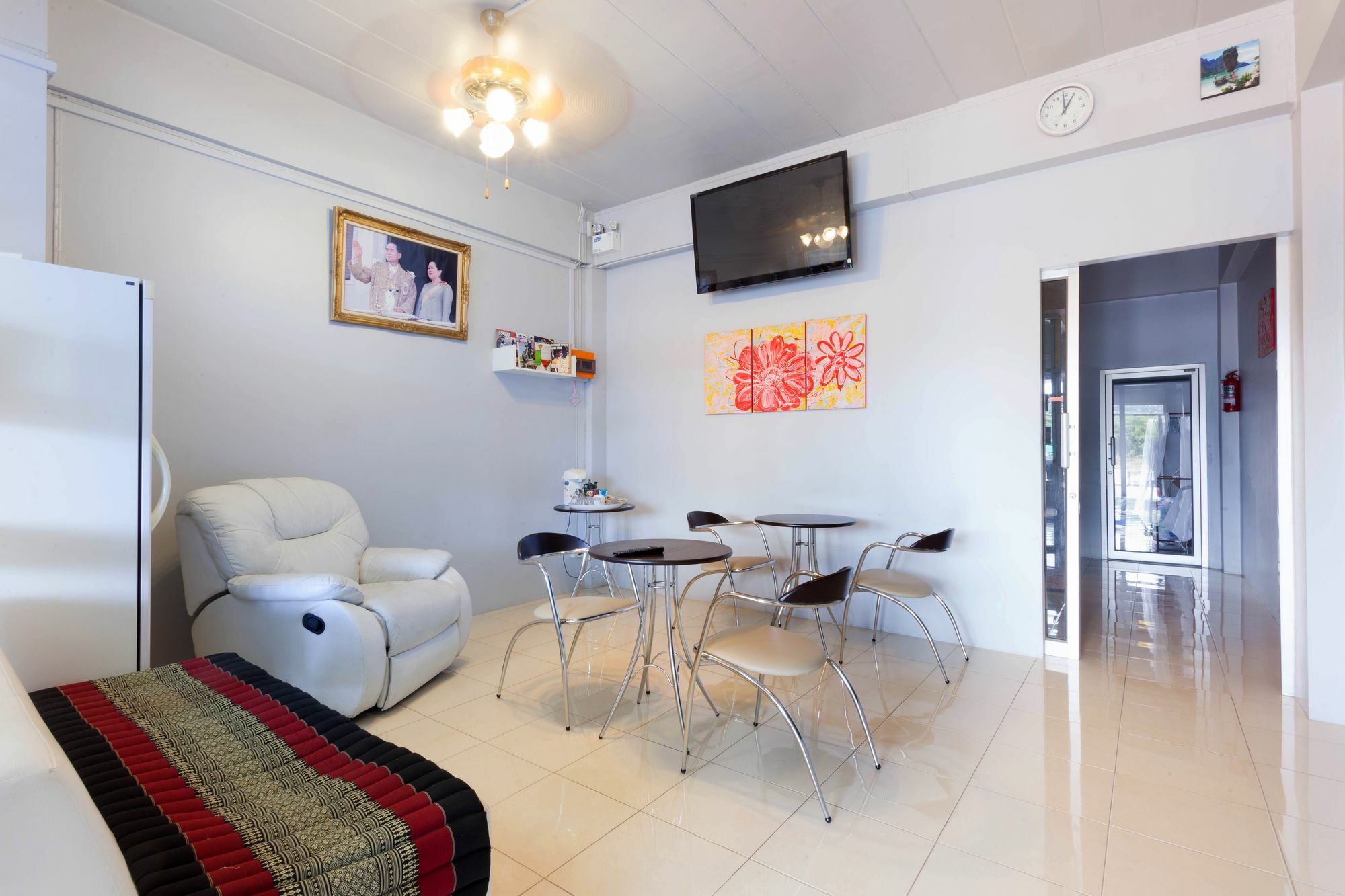 Luna Guesthouse And Travel Rawai Екстериор снимка