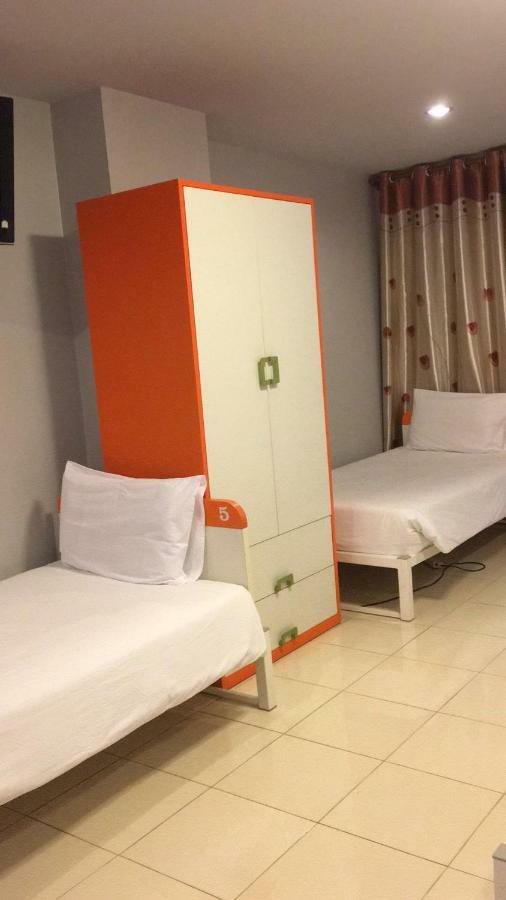 Luna Guesthouse And Travel Rawai Екстериор снимка